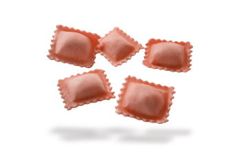 Ravioli radicchio, speck e noci